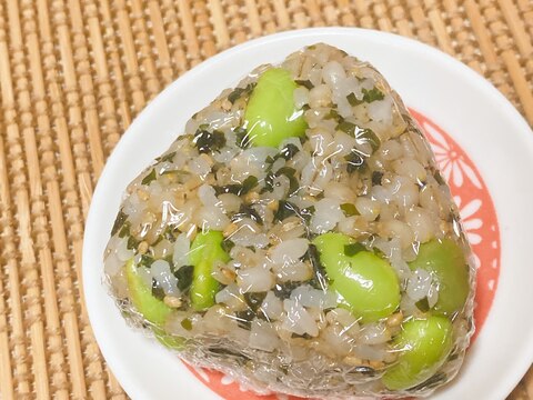 枝豆のわかめおにぎり